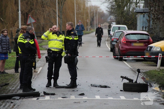Voertuig te water na aanrijding met bestelbusje