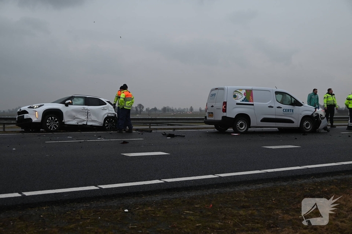 Botsing tussen voertuigen leidt tot ziekenhuisopname