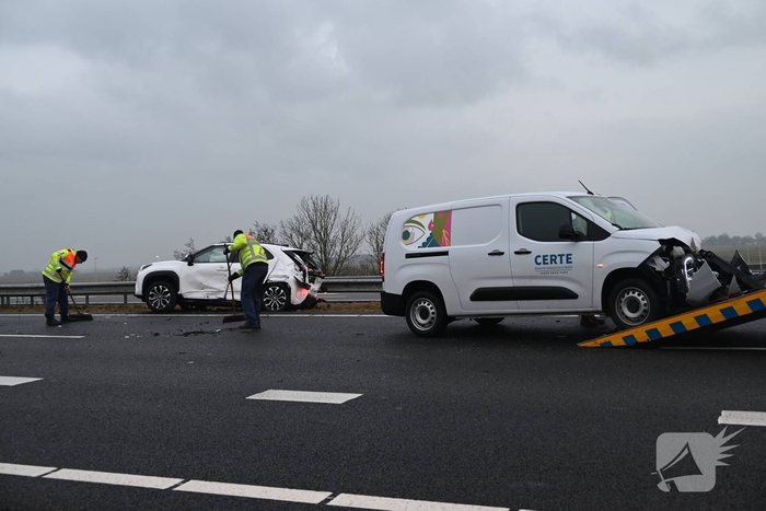 Botsing tussen voertuigen leidt tot ziekenhuisopname