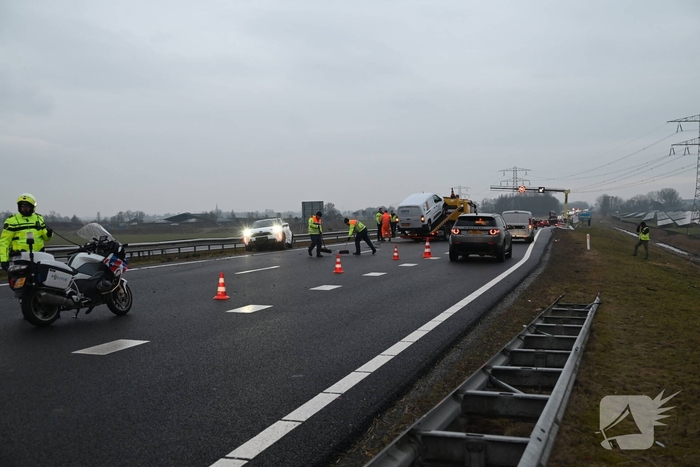 Botsing tussen voertuigen leidt tot ziekenhuisopname