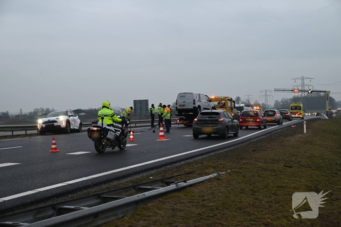 Botsing tussen voertuigen leidt tot ziekenhuisopname