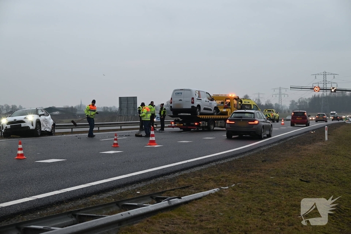 Botsing tussen voertuigen leidt tot ziekenhuisopname