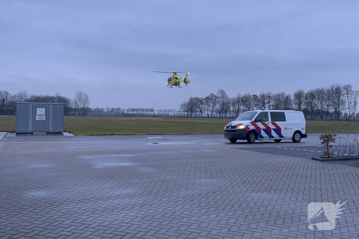 Traumahelikopter landt voor noodsituatie in ziekenhuis