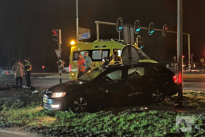 Verkeerslicht omver na aanrijding