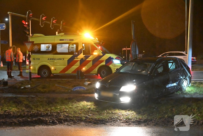 Verkeerslicht omver na aanrijding