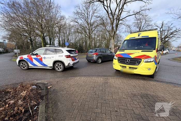 Fietsster gewond bij aanrijding met auto