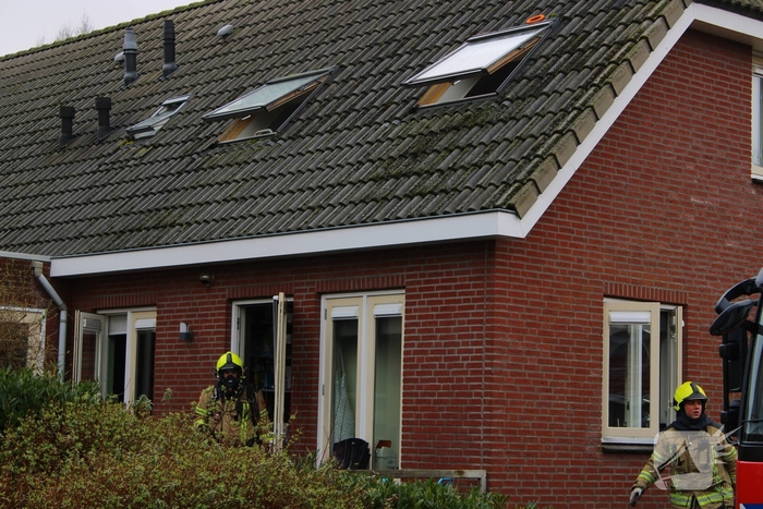 Politie onderneemt bluspoging bij woningbrand