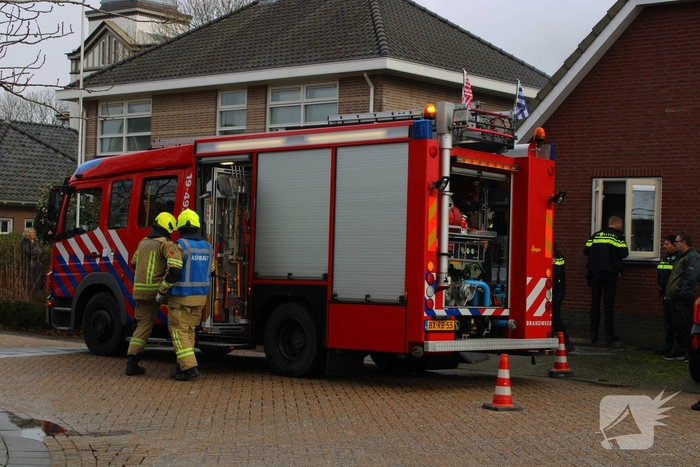 Politie onderneemt bluspoging bij woningbrand