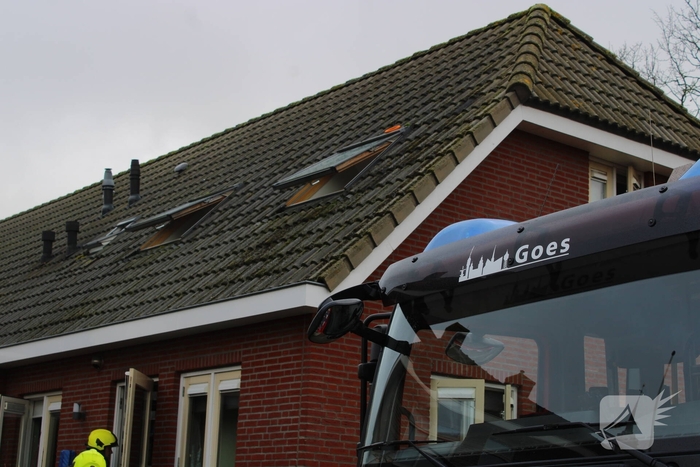 Politie onderneemt bluspoging bij woningbrand