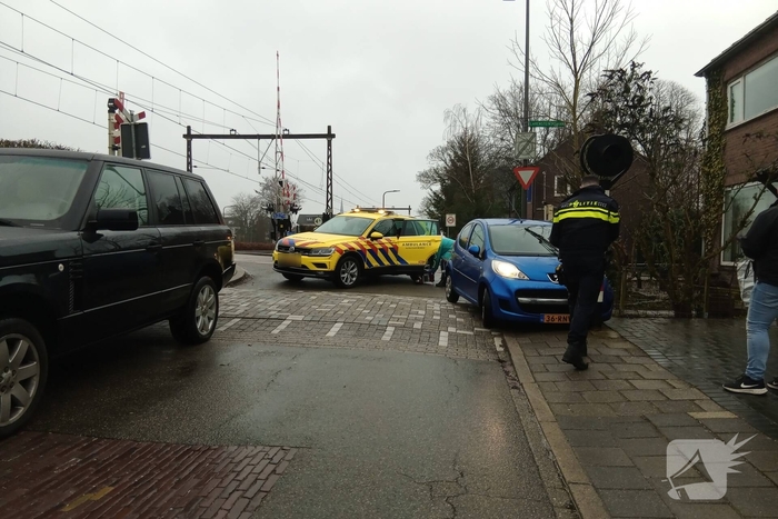 Automobilist verliest macht over het stuur en ramt een paal
