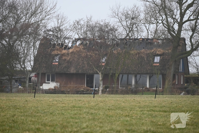 Rietendak gaat verloren bij woningbrand