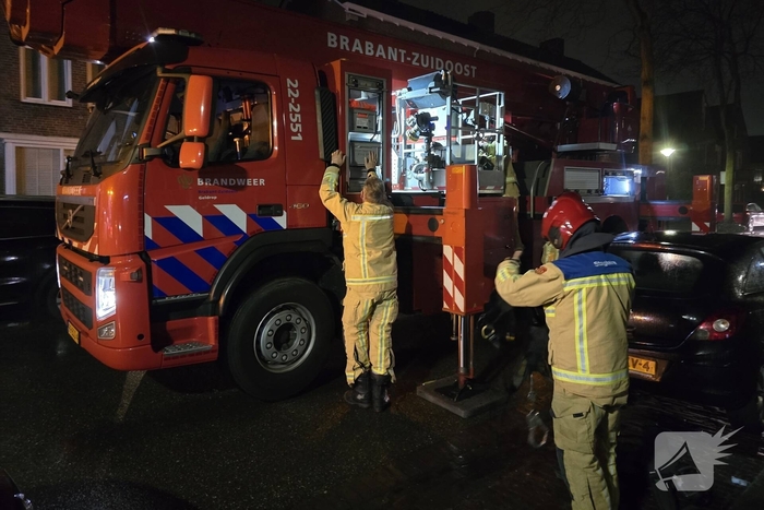 Brandweer veegt schoorsteen wegens brand