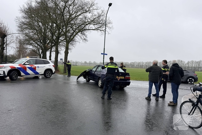 Ongeval tussen twee voertuigen leidt tot schade