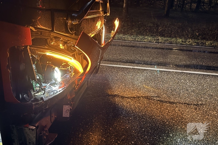 Aanrijding tussen auto en stadsbus met gewonde