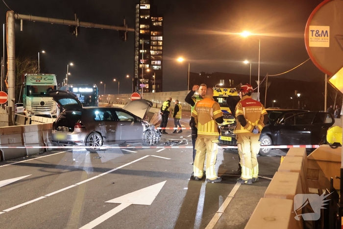 Ongeval tussen twee voertuigen leidt tot hulpdiensten