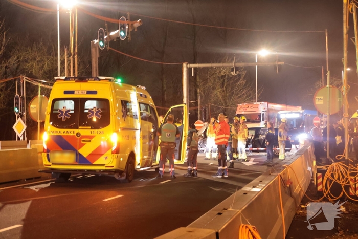 Ongeval tussen twee voertuigen leidt tot hulpdiensten