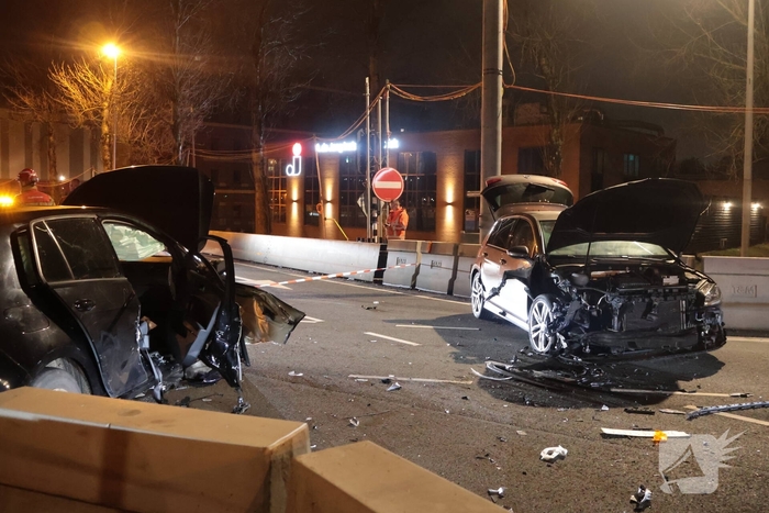 Ongeval tussen twee voertuigen leidt tot hulpdiensten