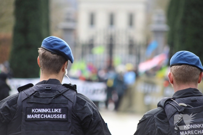 Tientallen demonstranten bij Paleis van koning bij presentatie kabinet