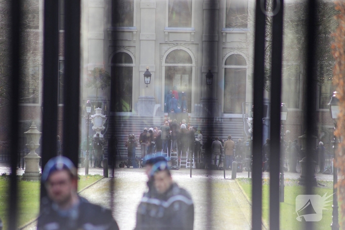 Tientallen demonstranten bij Paleis van koning bij presentatie kabinet