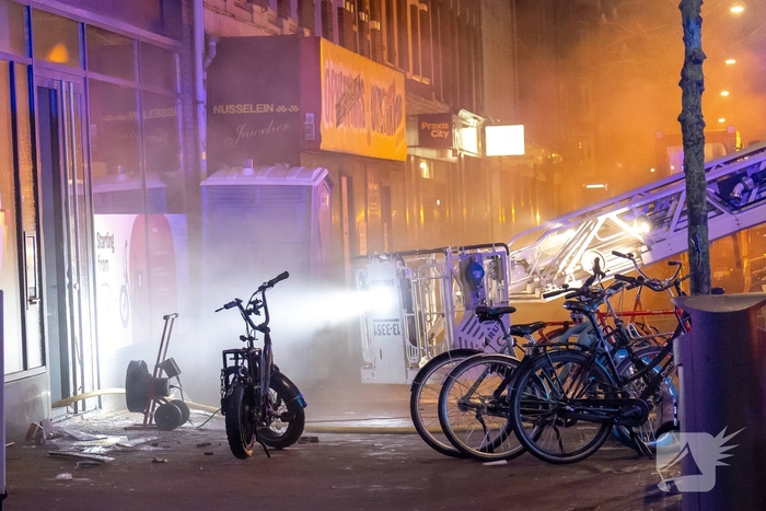Brand in fietsenwinkel na vermoedelijke accu-ontbranding