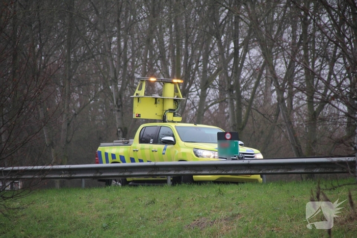 Botsing tussen vrachtwagen en auto zonder gewonden