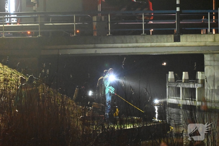 Brandweer zoekt in water naar persoon