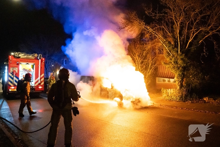 Auto volledig verwoest door brand