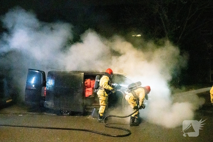 Auto volledig verwoest door brand