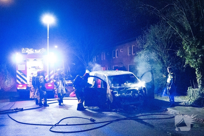 Auto volledig verwoest door brand