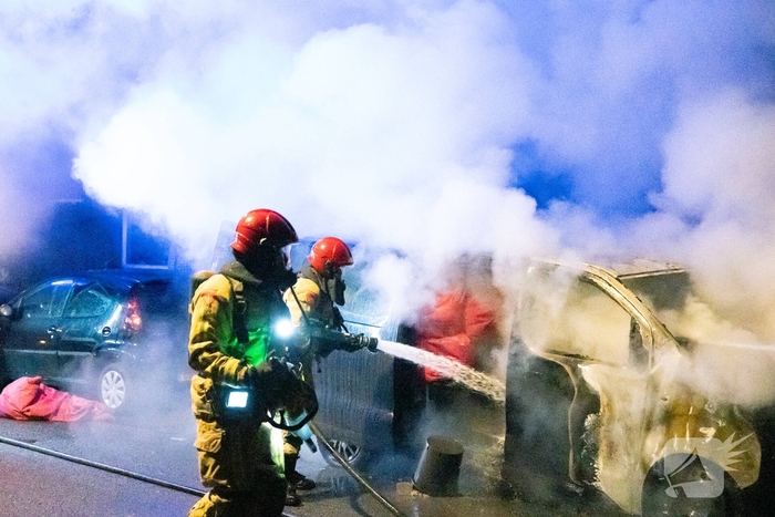 Auto volledig verwoest door brand