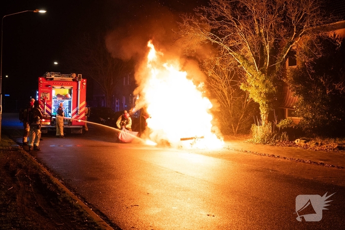 Auto volledig verwoest door brand