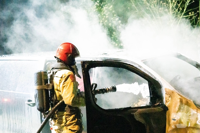 Auto volledig verwoest door brand