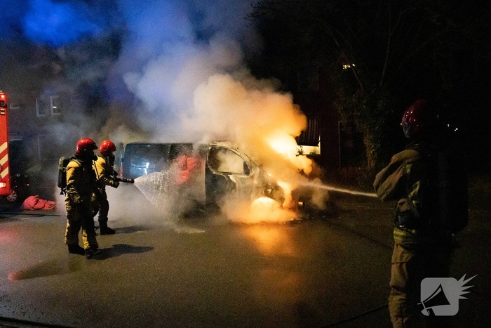 Auto volledig verwoest door brand
