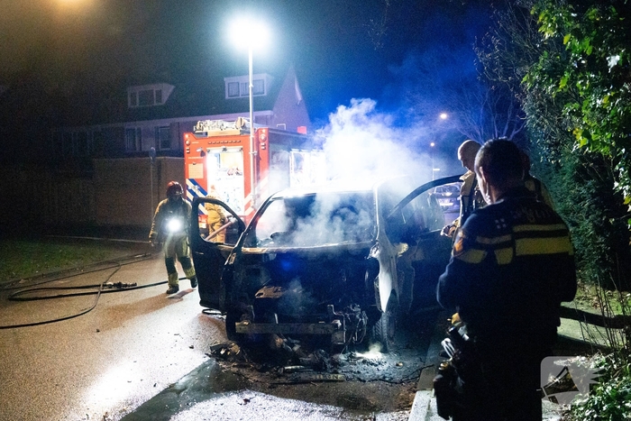 Auto volledig verwoest door brand