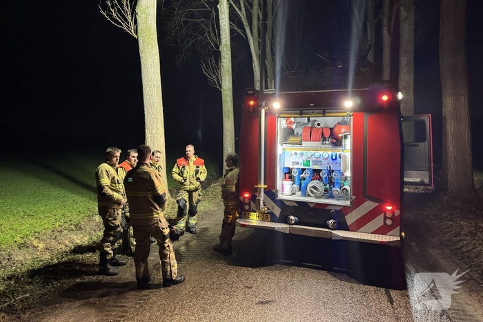 Auto vliegt tijdens rijden in brand