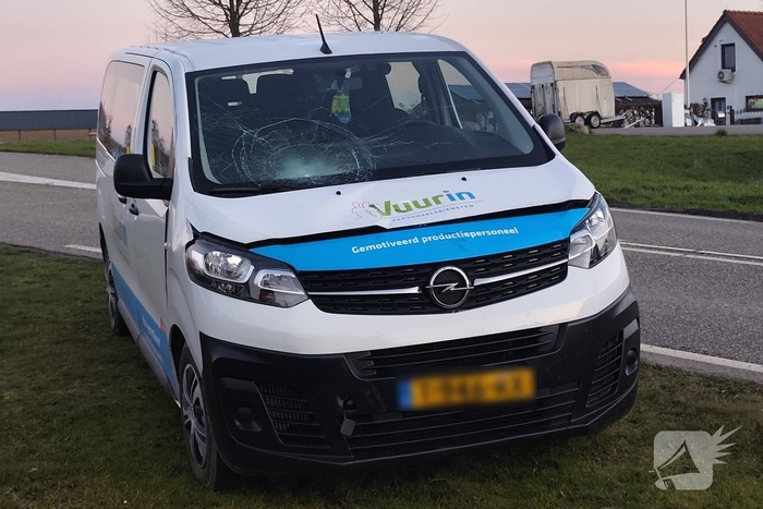 Fietser gewond bij aanrijding met bestelbus