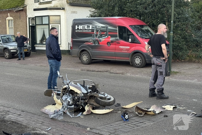 Scooterrijder gewond bij aanrijding met auto