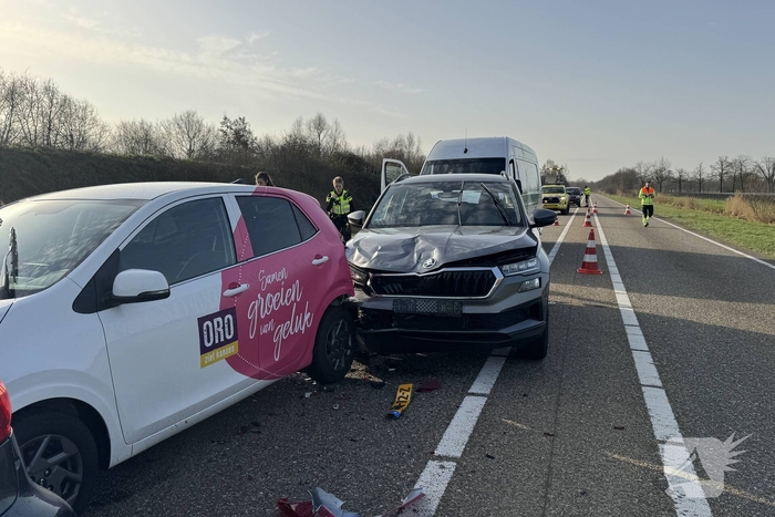 Kettingbotsing veroorzaakt verkeershinder op drukke weg