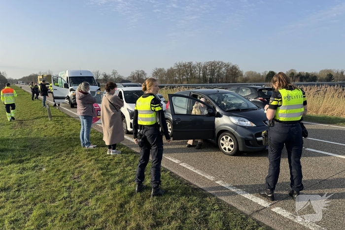 Kettingbotsing veroorzaakt verkeershinder op drukke weg