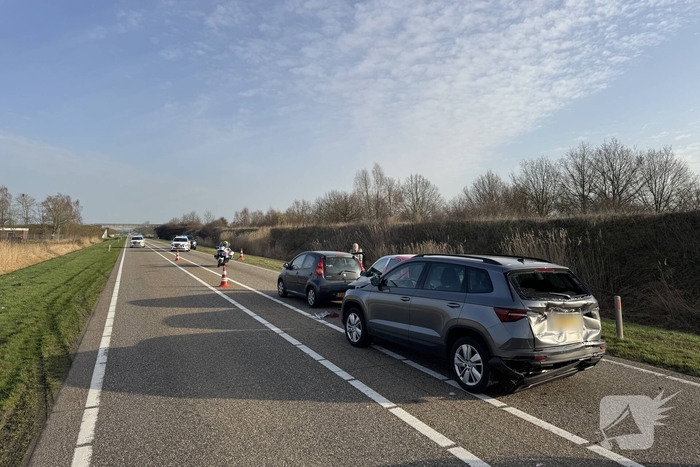 Kettingbotsing veroorzaakt verkeershinder op drukke weg