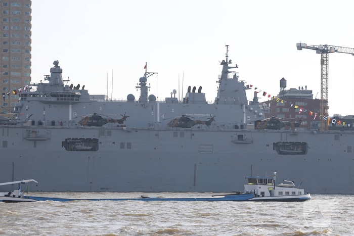 Turkse marineschepen zorgen voor veel bekijks