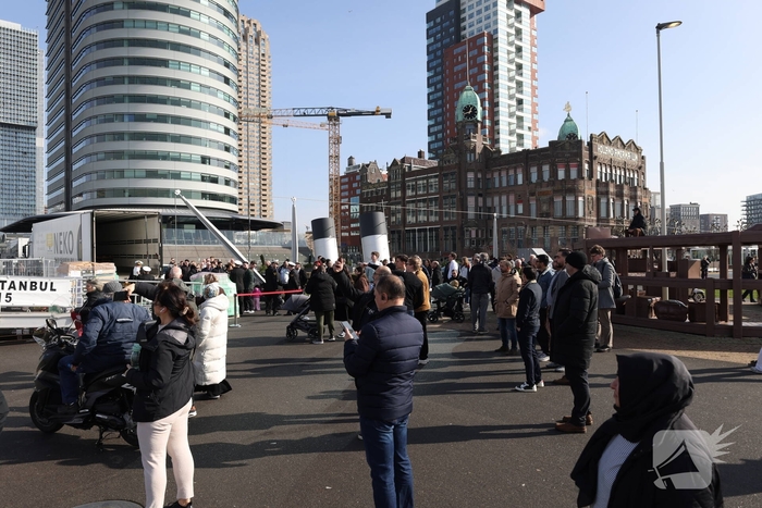 Turkse marineschepen zorgen voor veel bekijks