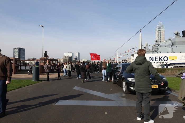 Turkse marineschepen zorgen voor veel bekijks