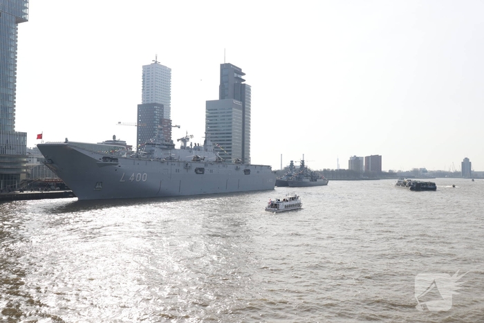 Turkse marineschepen zorgen voor veel bekijks
