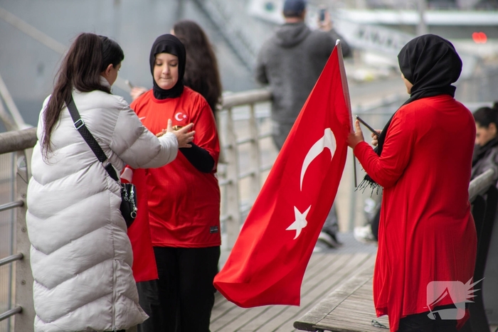 Turkse marineschepen zorgen voor veel bekijks