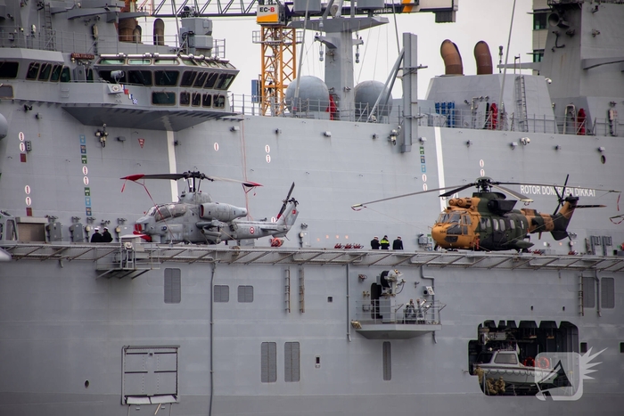 Turkse marineschepen zorgen voor veel bekijks