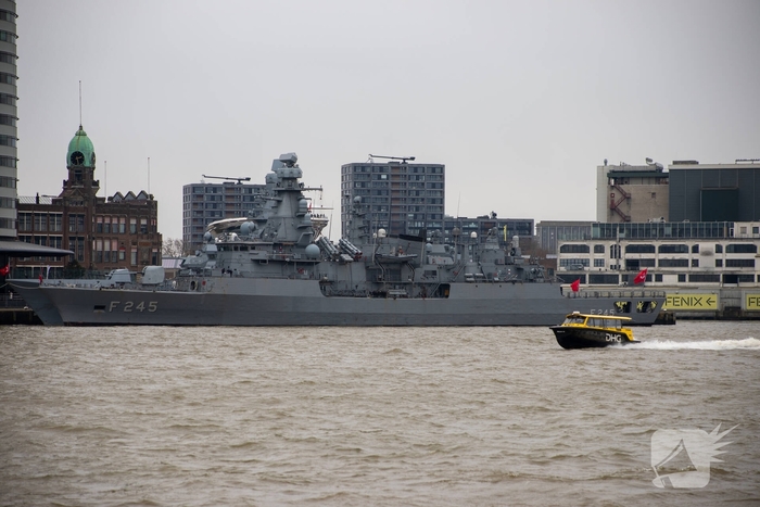 Turkse marineschepen zorgen voor veel bekijks