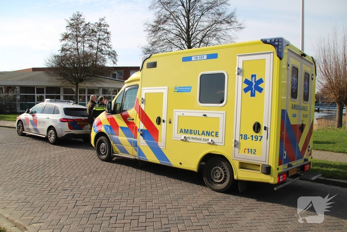 Scootmobiel belandt in het water met oudere bestuurder