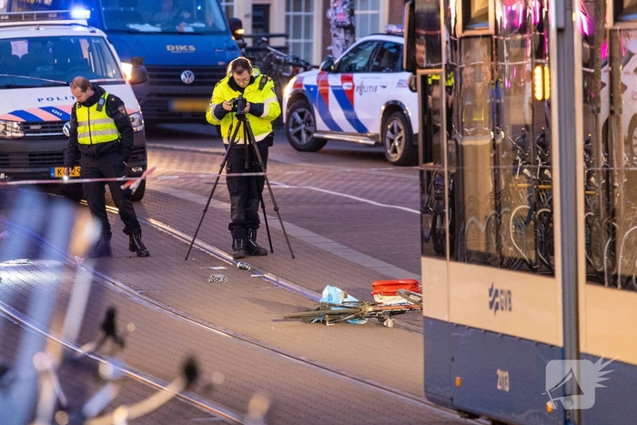 Fietser zwaargewond bij aanrijding met trams
