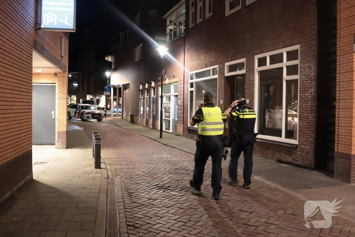 Straat afgesloten door politieagenten